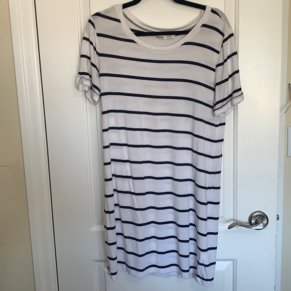 White and navy blue stripped dress - Picture 1 of 3